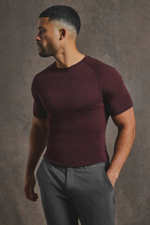 Muscle Fit T-Shirt in Bordeaux