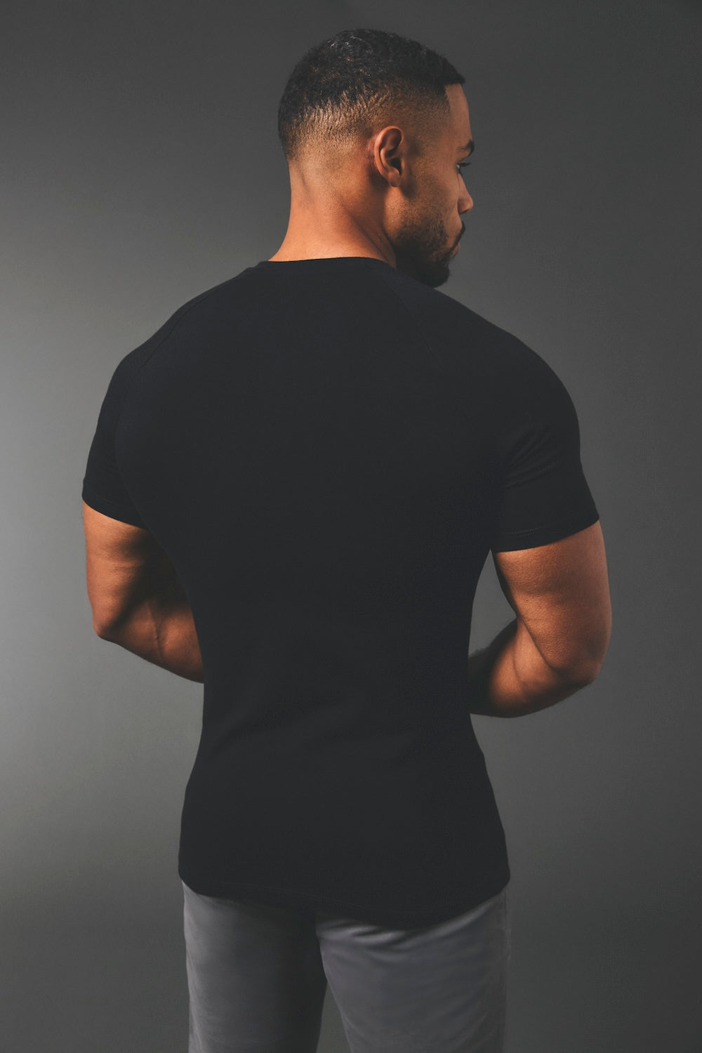 Muscle Fit V-Neck in Black