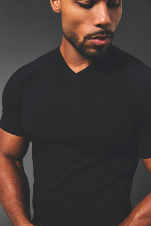 Muscle Fit V-Neck in Black