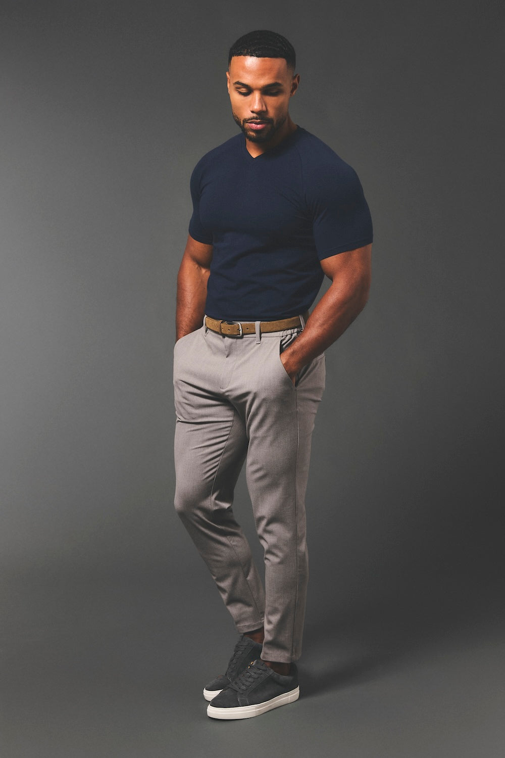 Muscle Fit V-Neck in Navy