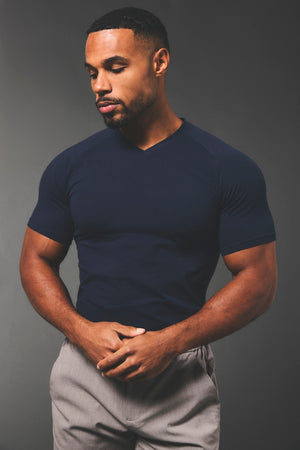 Muscle Fit V-Neck in Navy