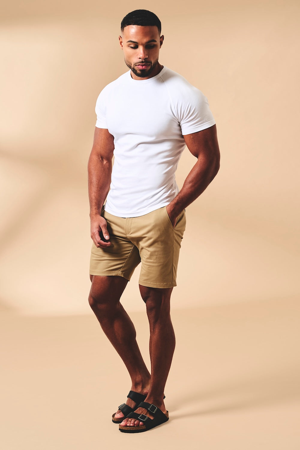 Muscle Fit Chino Shorts in Dark Sand
