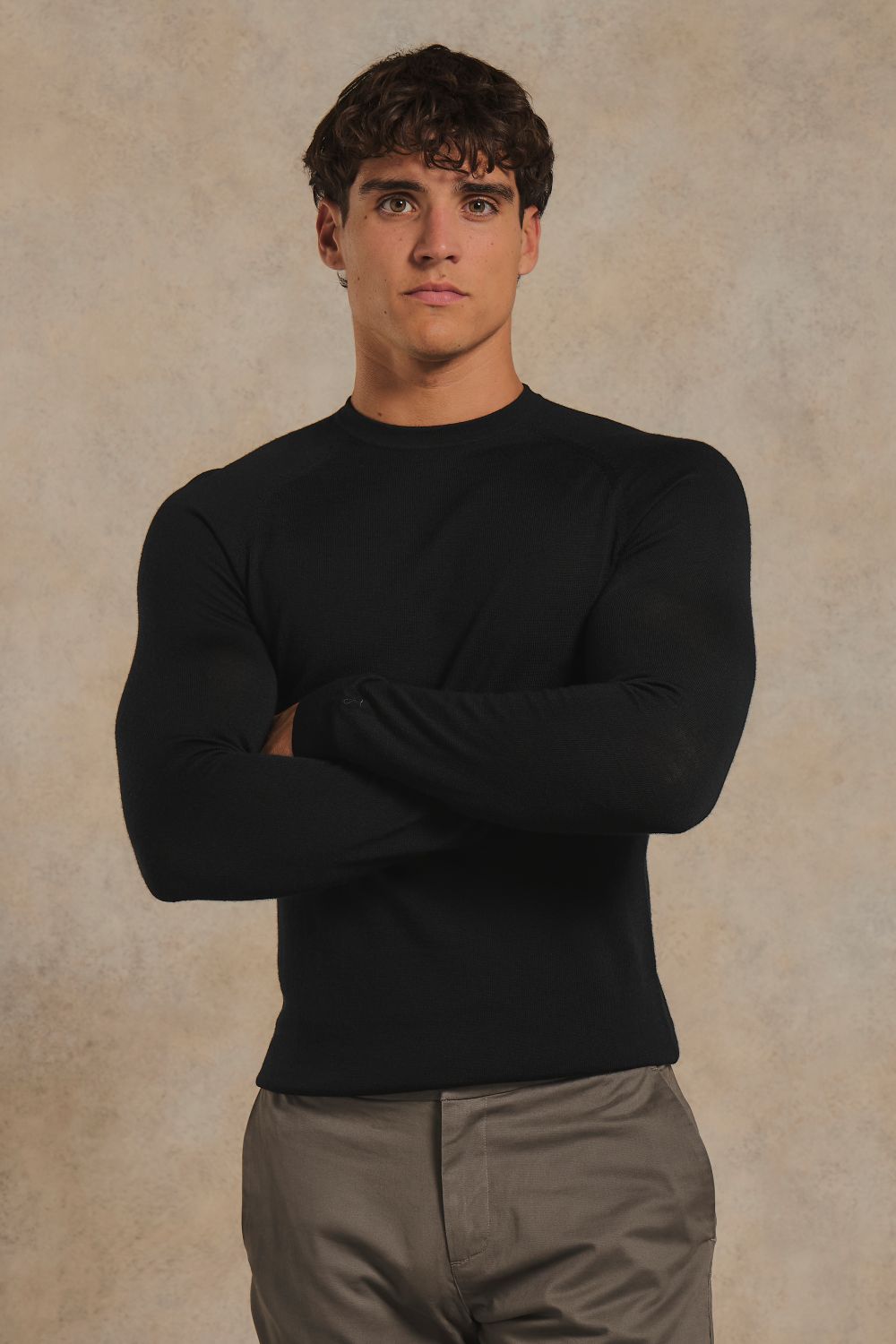Extra Fine Merino Wool Crew Neck Jumper in Black
