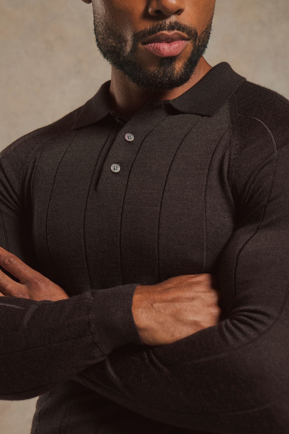 Extra Fine Merino Wool Wide Ribbed Polo Shirt in Bitter Chocolate