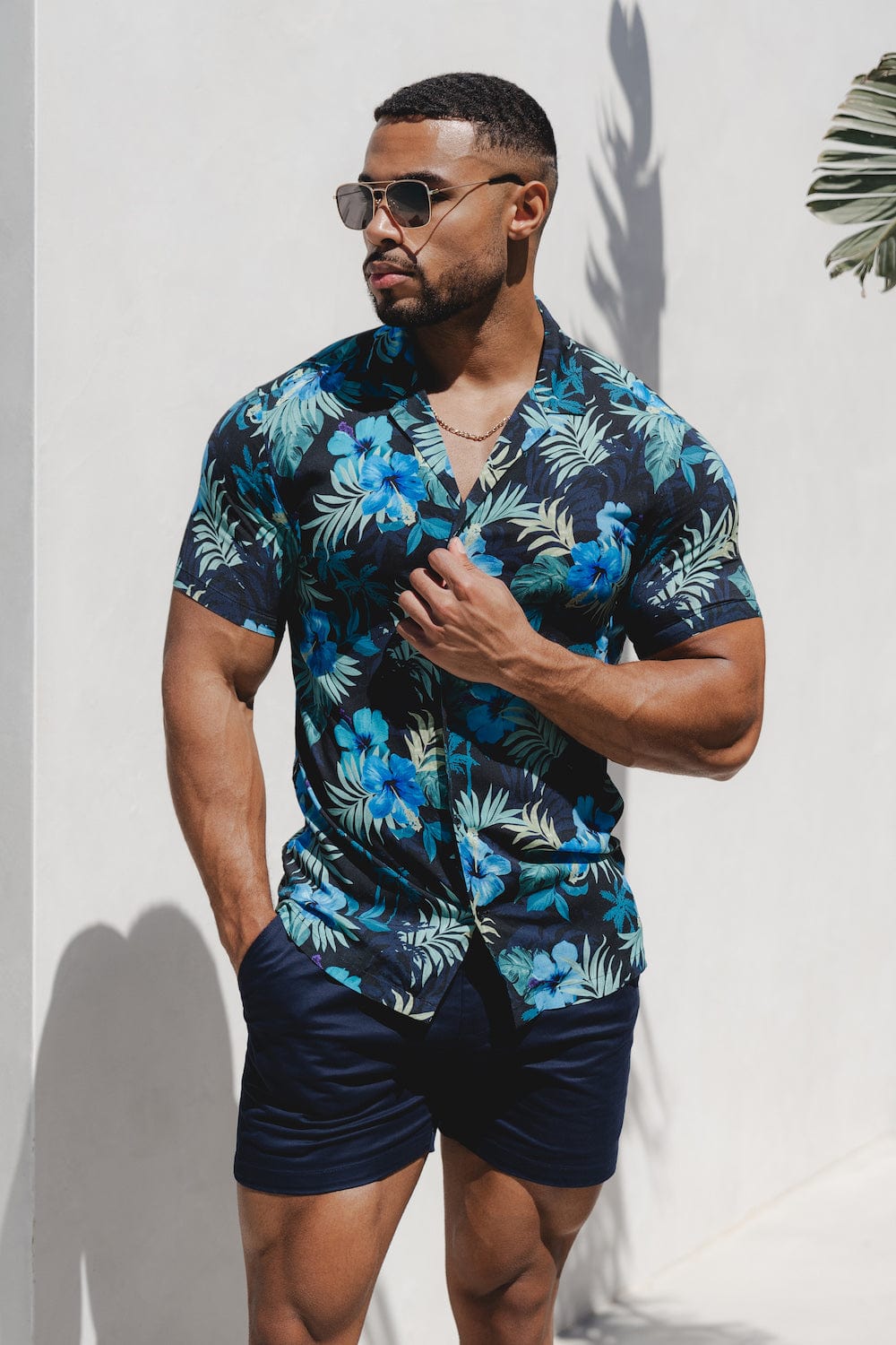 Printed Shirt in Navy Tropical Palms - TAILORED ATHLETE - ROW