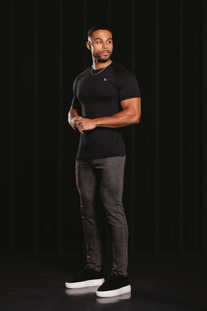Muscle Fit T-Shirt in Black - TAILORED ATHLETE - ROW