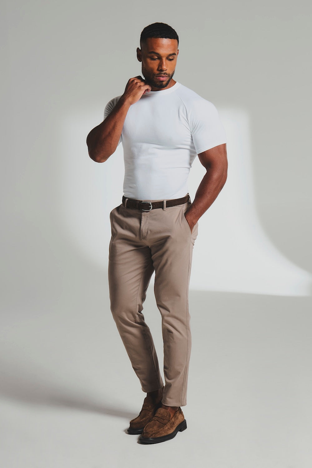 Muscle Fit Cotton Stretch Chino Trouser in Mushroom