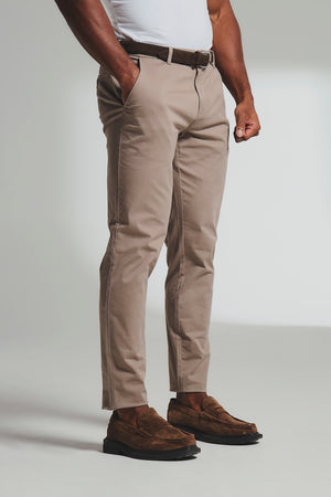 Muscle Fit Cotton Stretch Chino Trouser in Mushroom