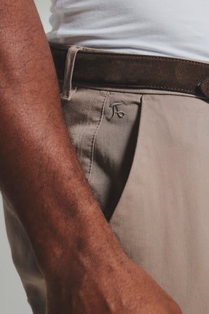 Muscle Fit Cotton Stretch Chino Trouser in Mushroom