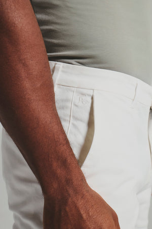 Muscle Fit Chino Shorts - Shorter Length in Chalk