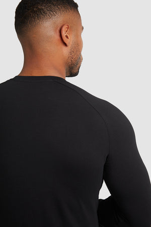 Muscle Fit T-Shirt in Black - TAILORED ATHLETE - ROW