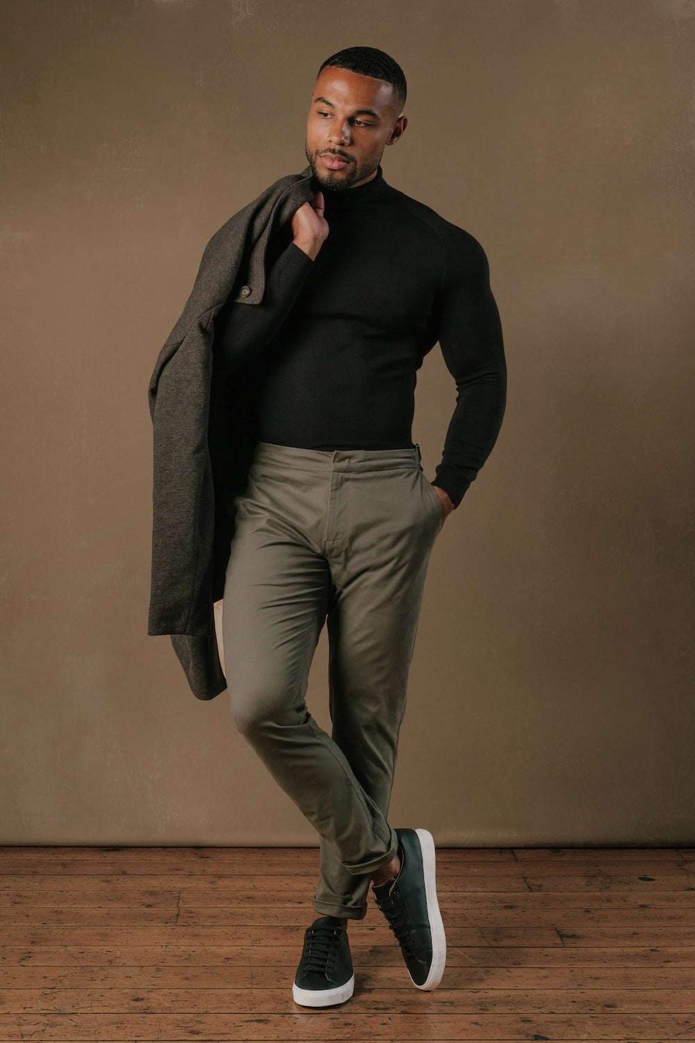 Extra Fine Merino Wool Roll Neck Jumper in Black