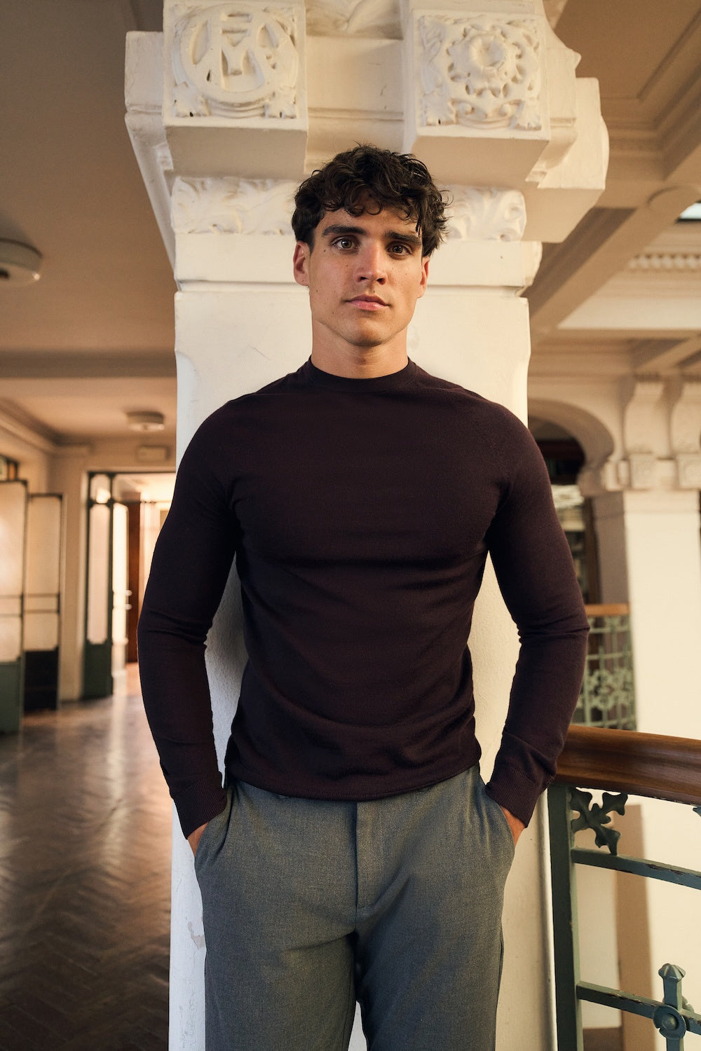 Extra Fine Merino Wool Crew Neck Jumper in Dark Bordeaux