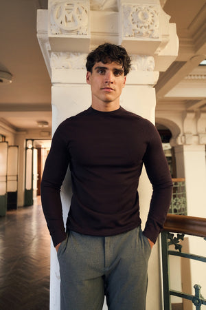 Extra Fine Merino Wool Crew Neck Jumper in Dark Bordeaux