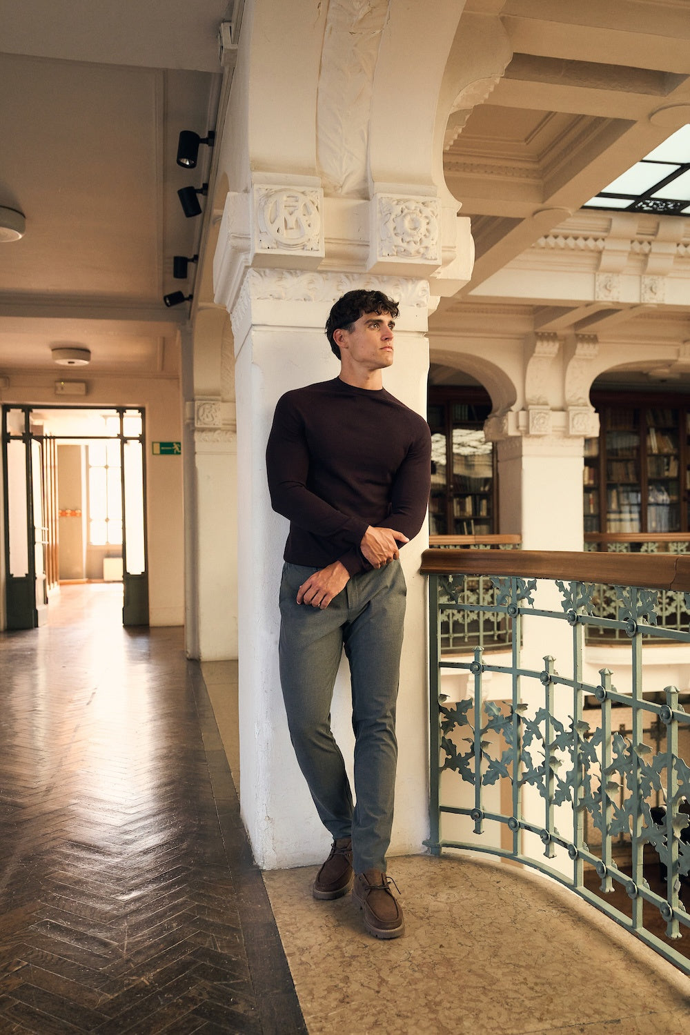 Extra Fine Merino Wool Crew Neck Jumper in Dark Bordeaux