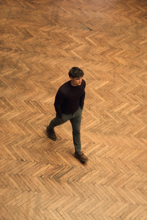 Extra Fine Merino Wool Crew Neck Jumper in Dark Bordeaux