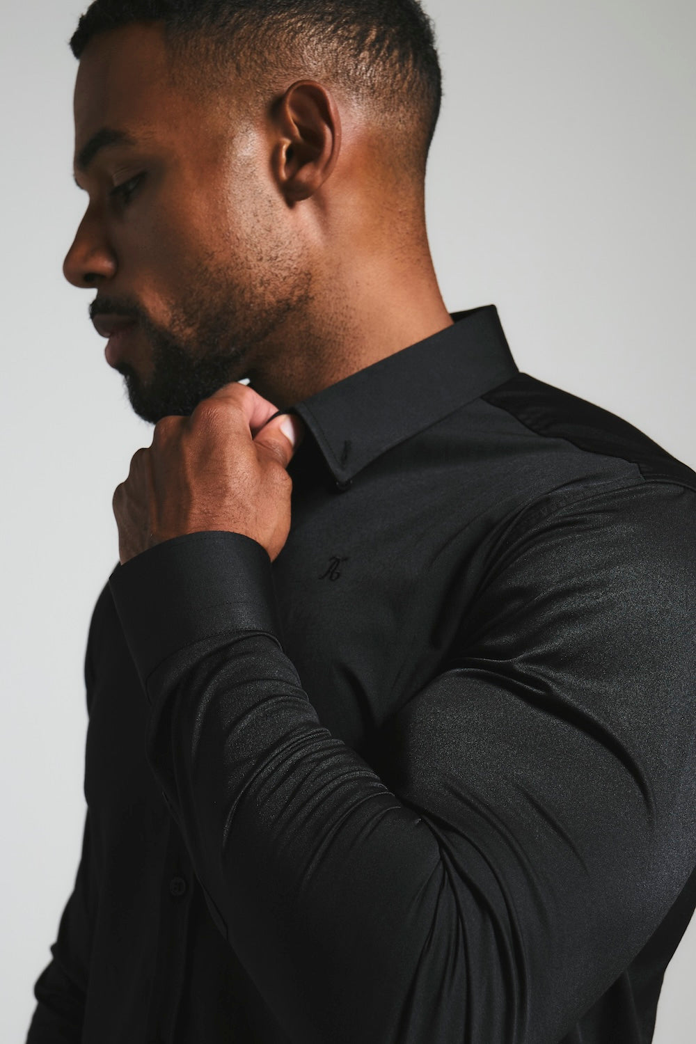 Muscle Fit Signature Shirt 2.0 in Black