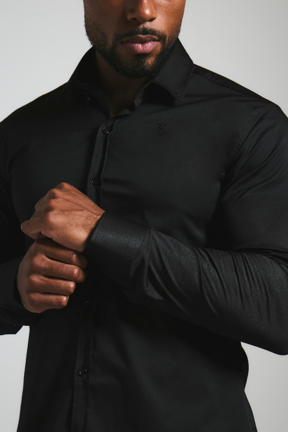 Muscle Fit Signature Shirt 2.0 in Black
