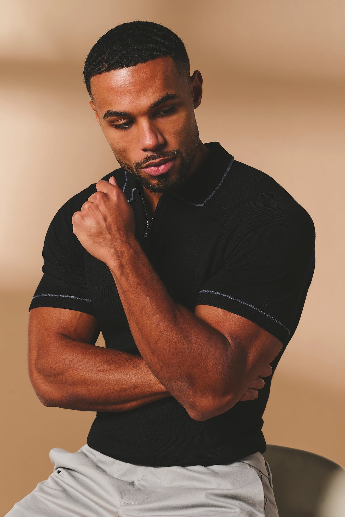 Tipped Knitted Zip Neck Polo Shirt in Black