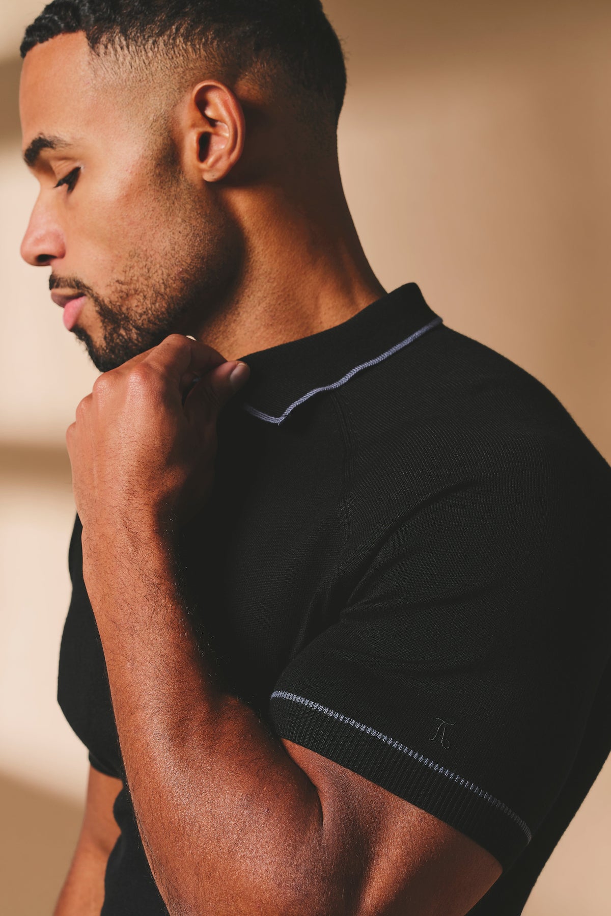Tipped Knitted Zip Neck Polo Shirt in Black