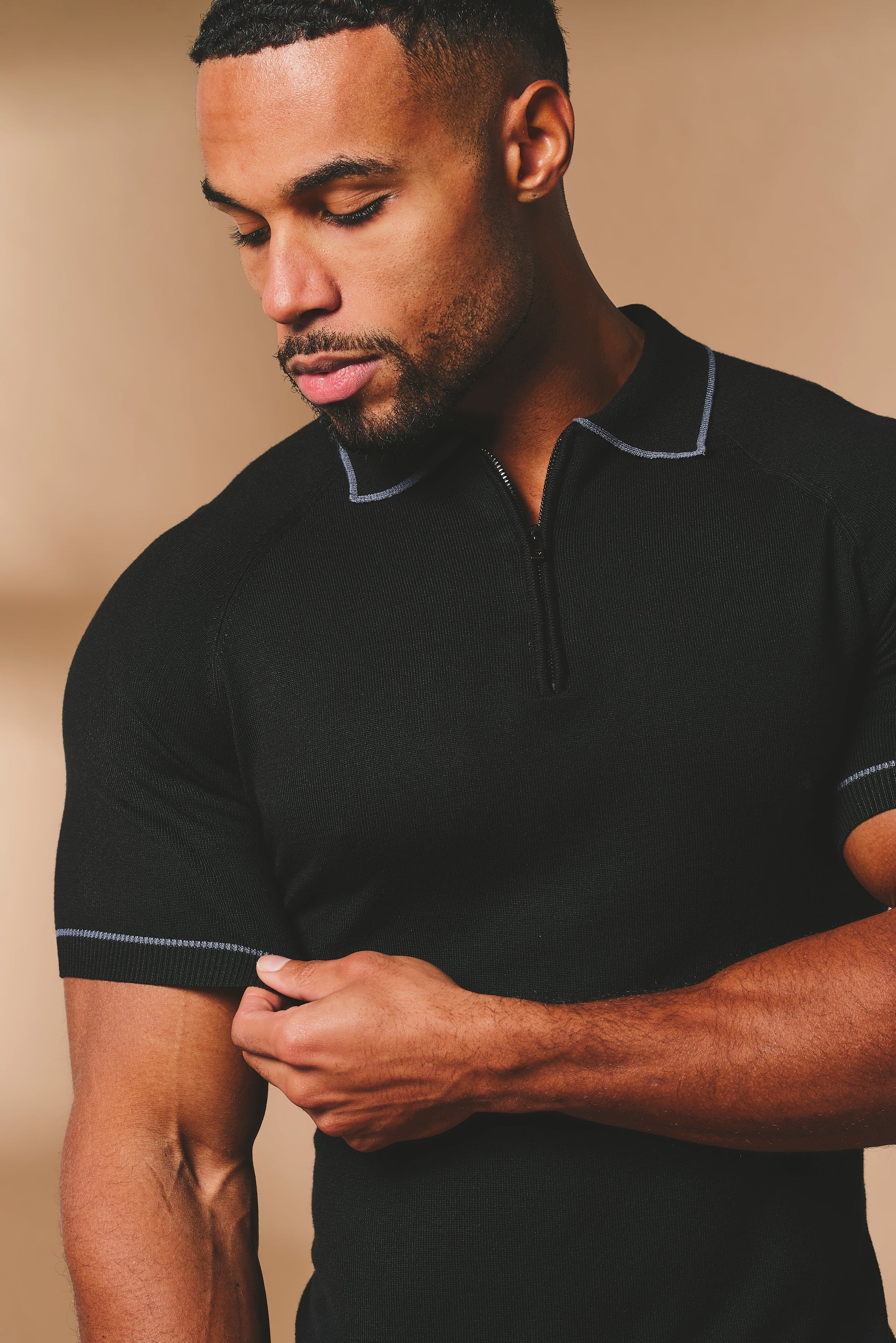 Tipped Knitted Zip Neck Polo Shirt in Black