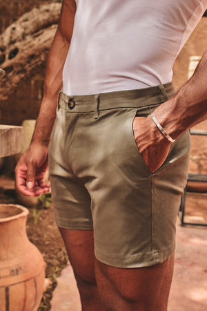 Muscle Fit Chino Shorts - Shorter Length in Soft Khaki