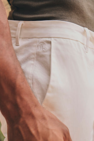 Muscle Fit Cotton Stretch Chino Trouser in Chalk