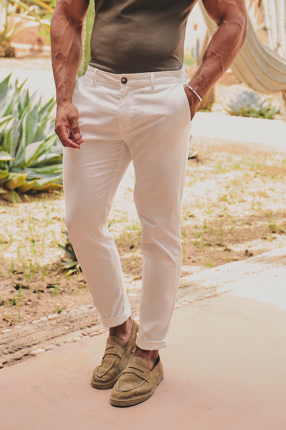 Muscle Fit Cotton Stretch Chino Trouser in Chalk