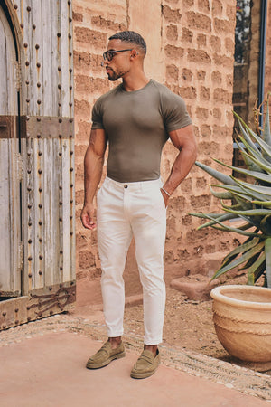 Muscle Fit Cotton Stretch Chino Trouser in Chalk