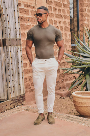 Muscle Fit Cotton Stretch Chino Trouser in Chalk