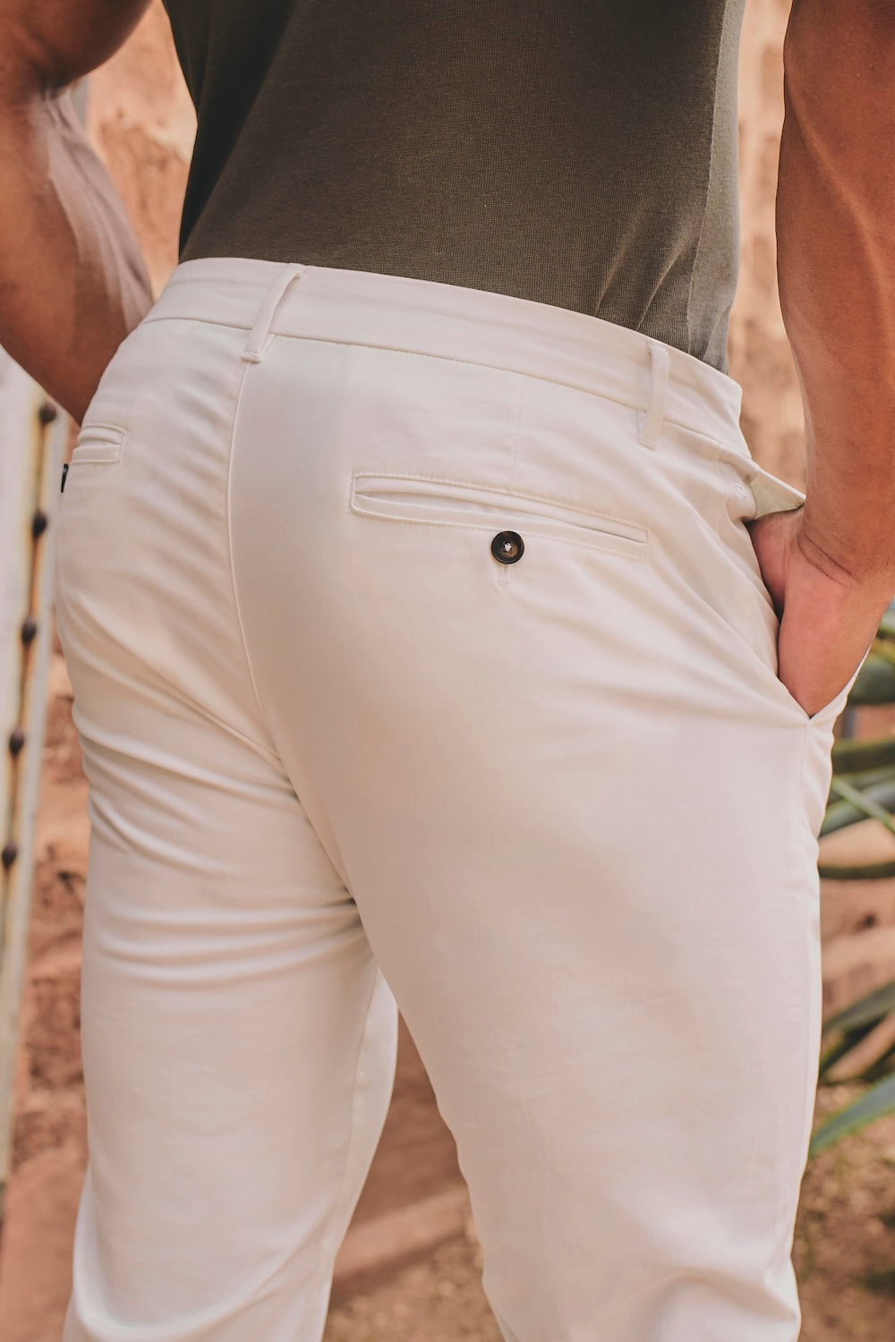 Muscle Fit Cotton Stretch Chino Trouser in Chalk