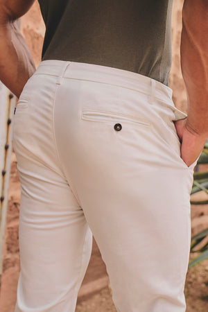 Muscle Fit Cotton Stretch Chino Trouser in Chalk