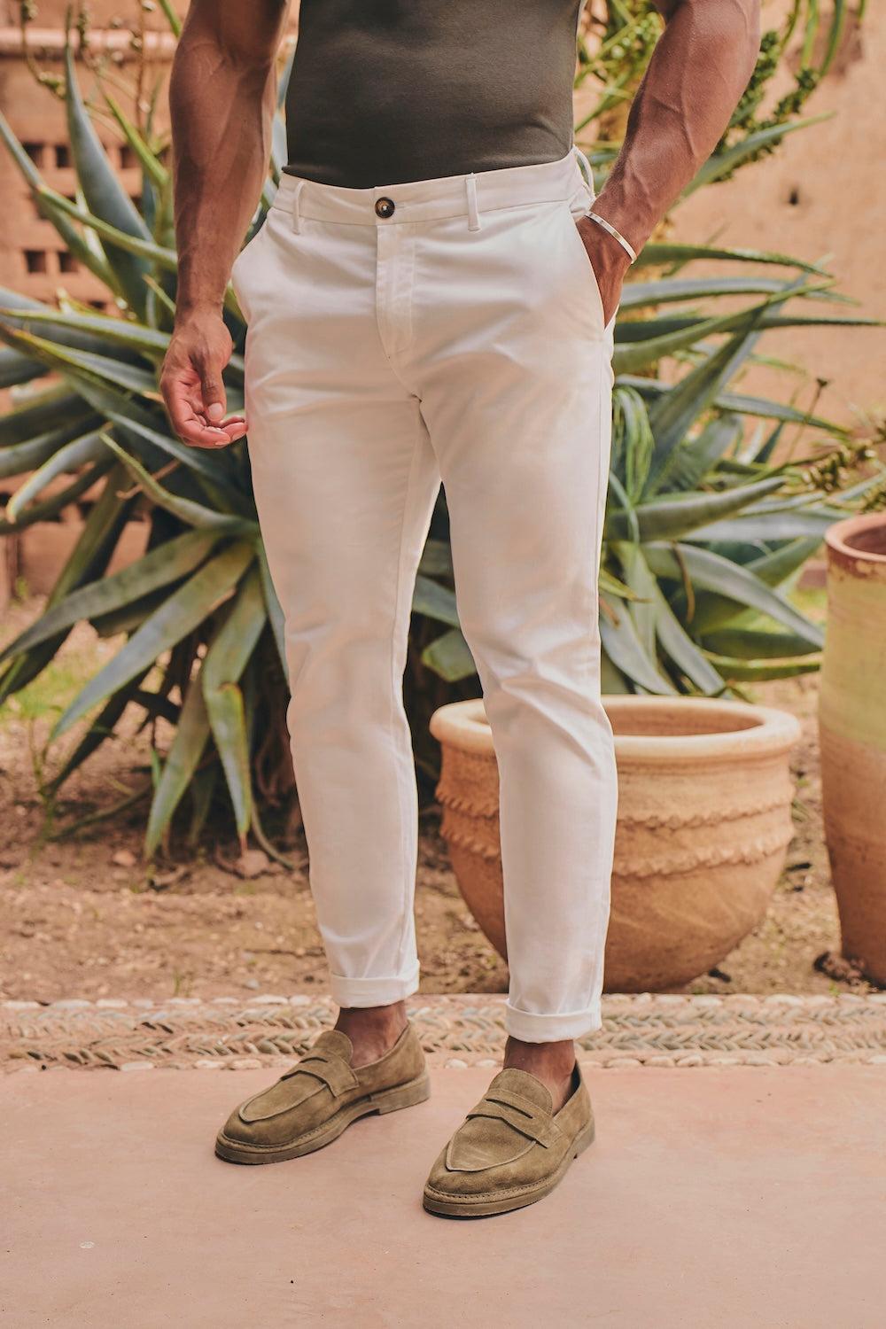 Muscle Fit Cotton Stretch Chino Trouser in Chalk