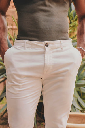 Muscle Fit Cotton Stretch Chino Trouser in Chalk