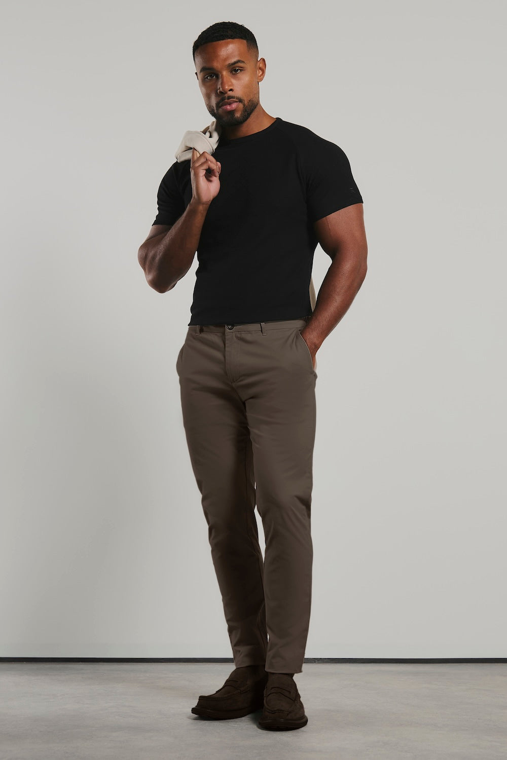 Muscle Fit Cotton Stretch Chino Trousers in Dark Taupe