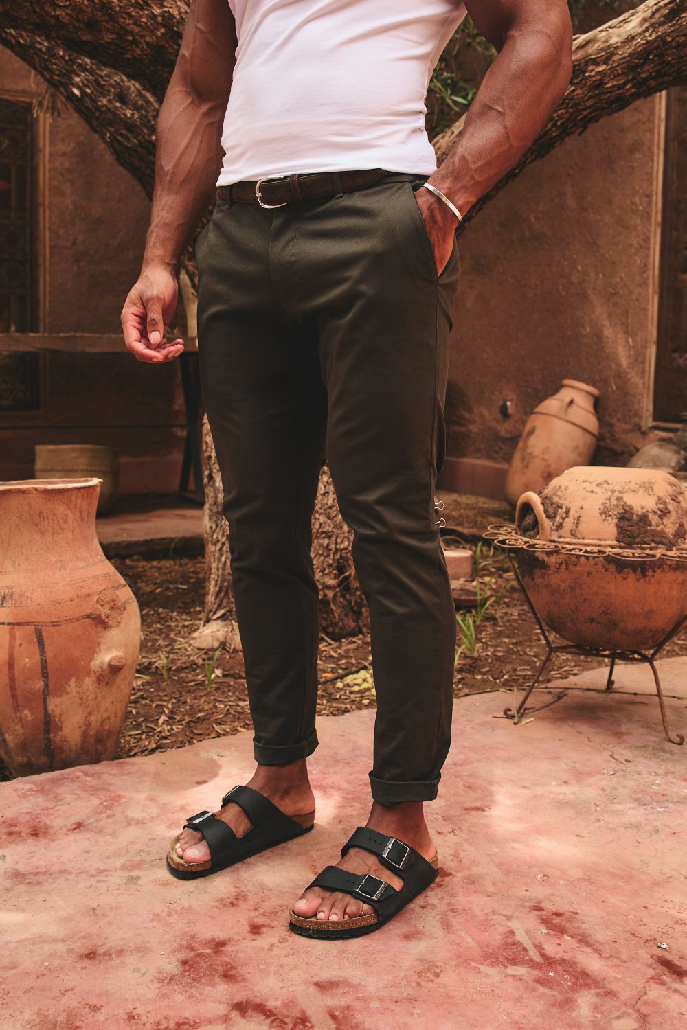 Muscle Fit Cotton Stretch Chino Trouser in Dark Khaki