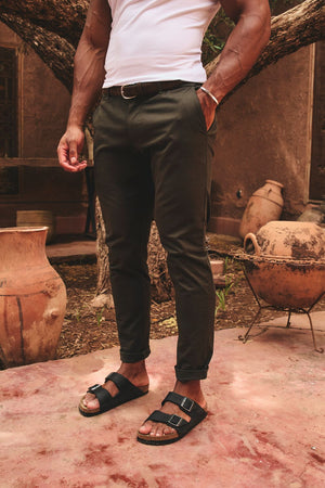 Muscle Fit Cotton Stretch Chino Trouser in Dark Khaki