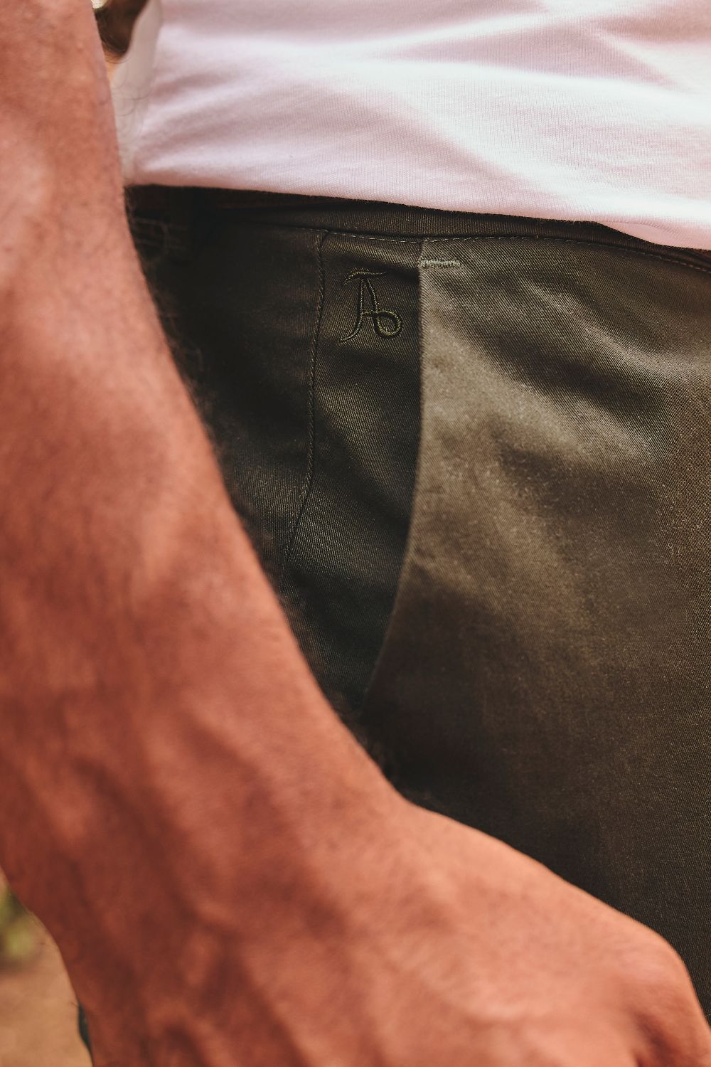 Muscle Fit Cotton Stretch Chino Trouser in Dark Khaki