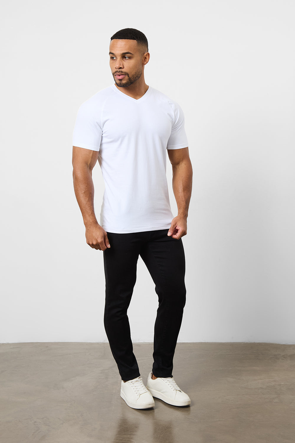 Muscle Fit Favourites V-Neck 3-Pack - TAILORED ATHLETE - ROW