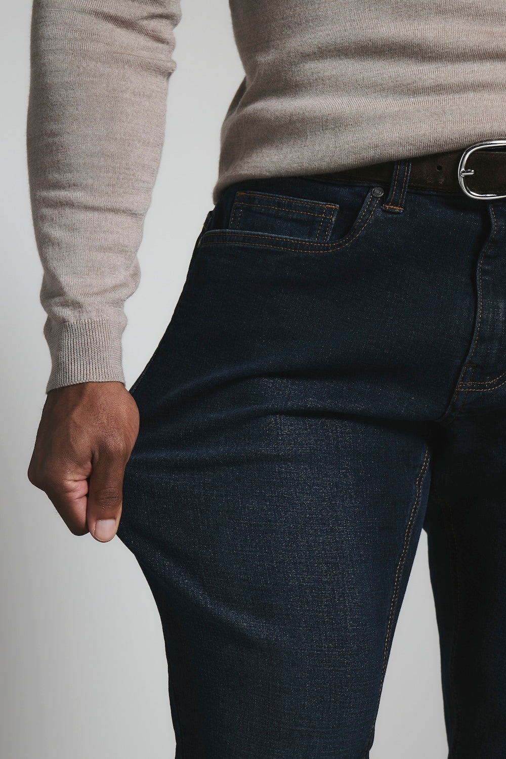 Muscle Fit Stretch Jeans in Dark Blue