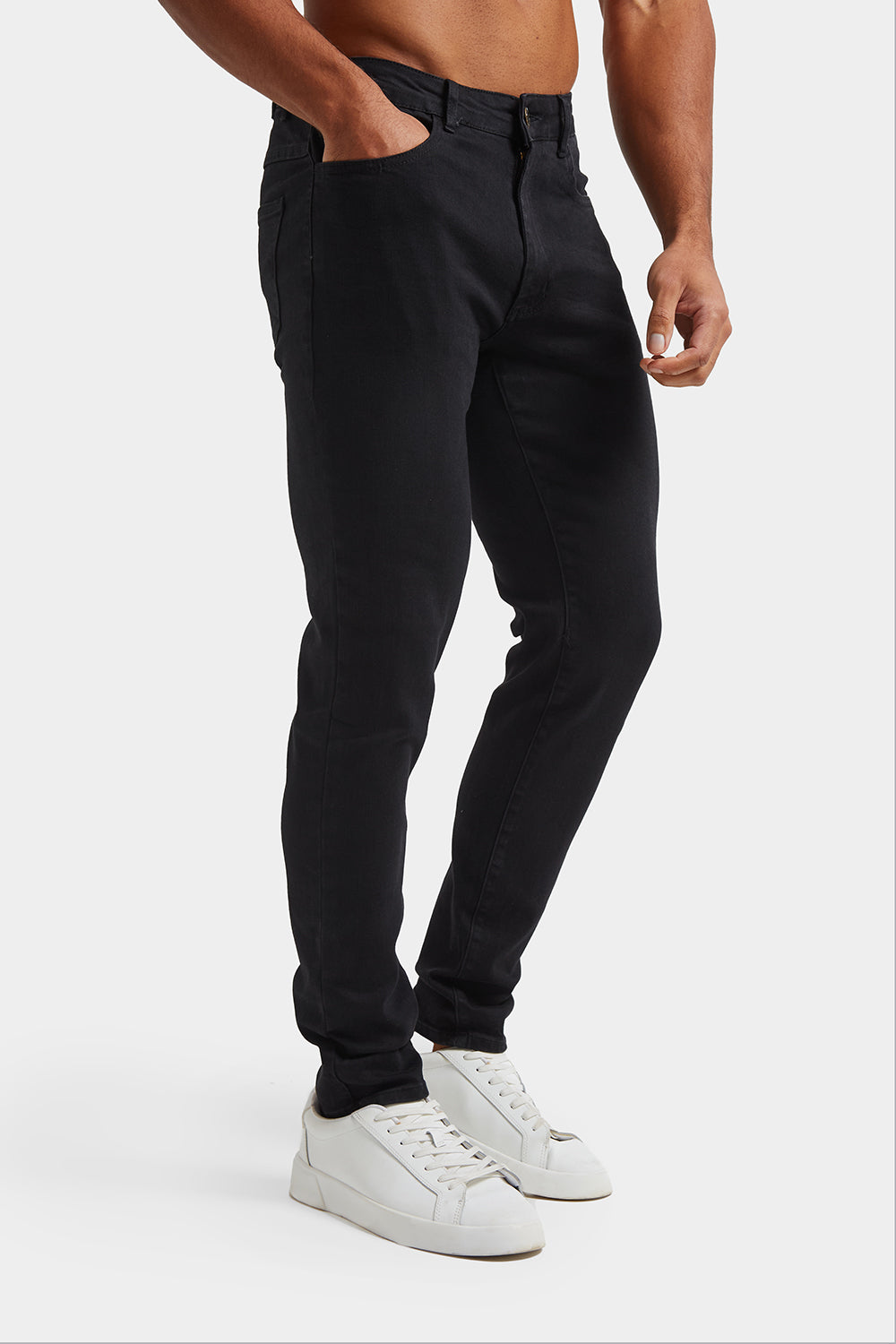 Muscle Fit Jeans in Black