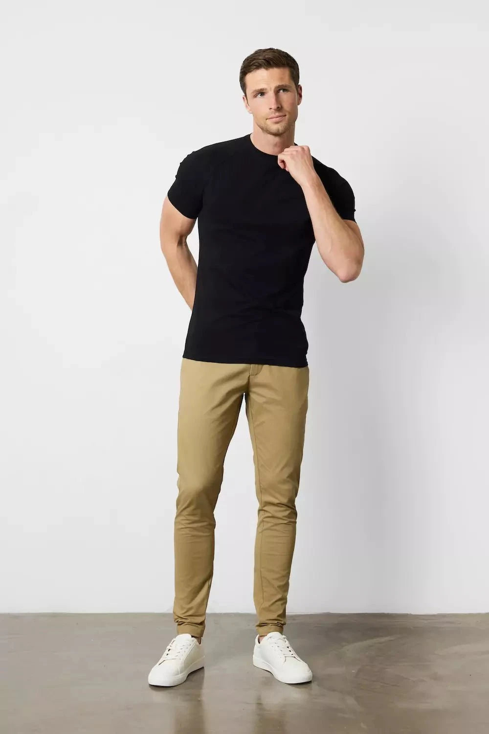 Muscle Fit T-Shirt in Black - TAILORED ATHLETE - ROW