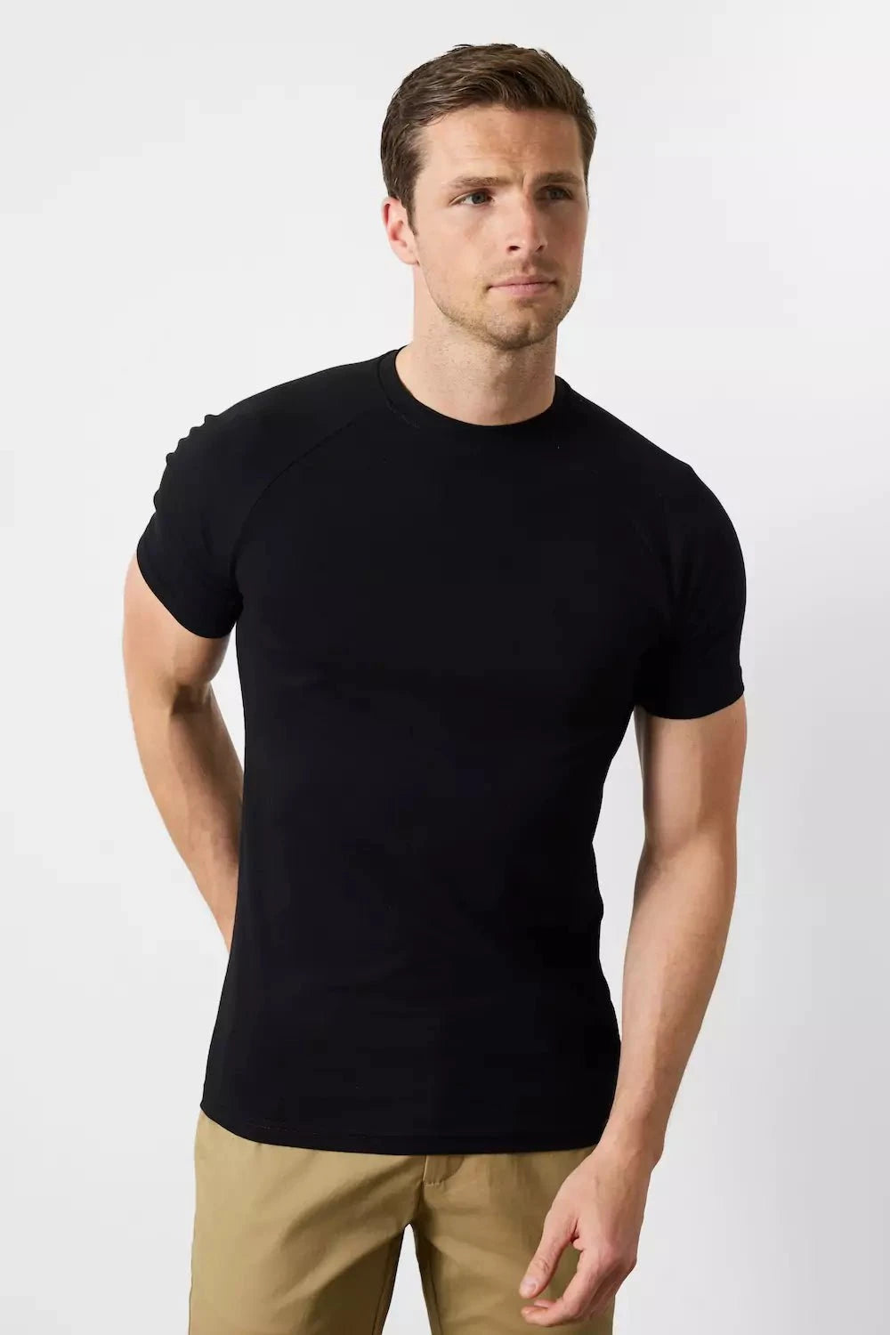 Muscle Fit T-Shirt in Black - TAILORED ATHLETE - ROW