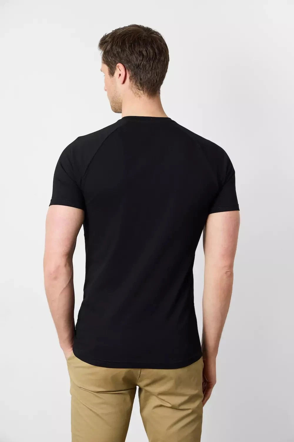 Muscle Fit T-Shirt in Black - TAILORED ATHLETE - ROW