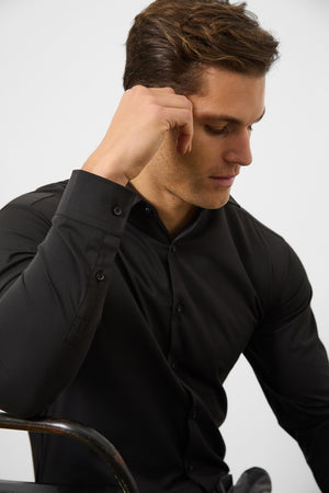 Tailored Fit Dress Shirt in Black - TAILORED ATHLETE - ROW