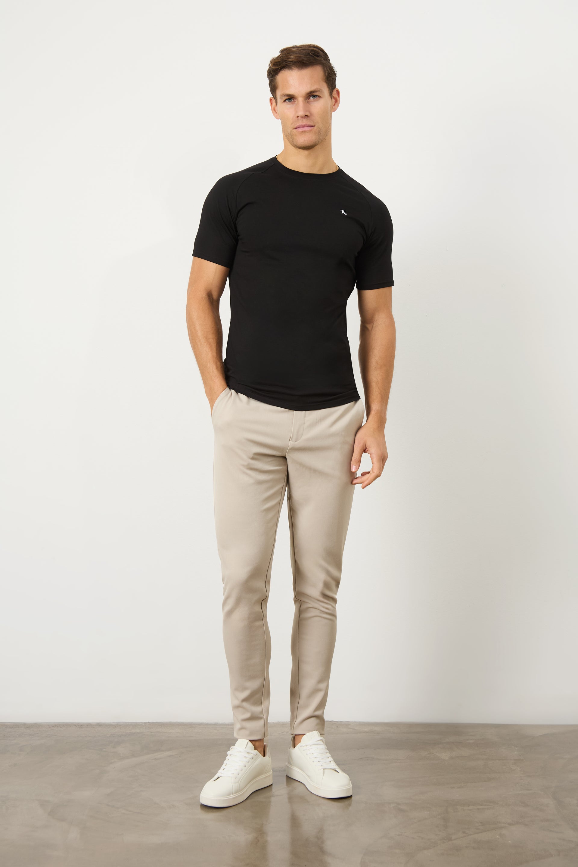 Premium Muscle Fit T-Shirt in Black - TAILORED ATHLETE - ROW