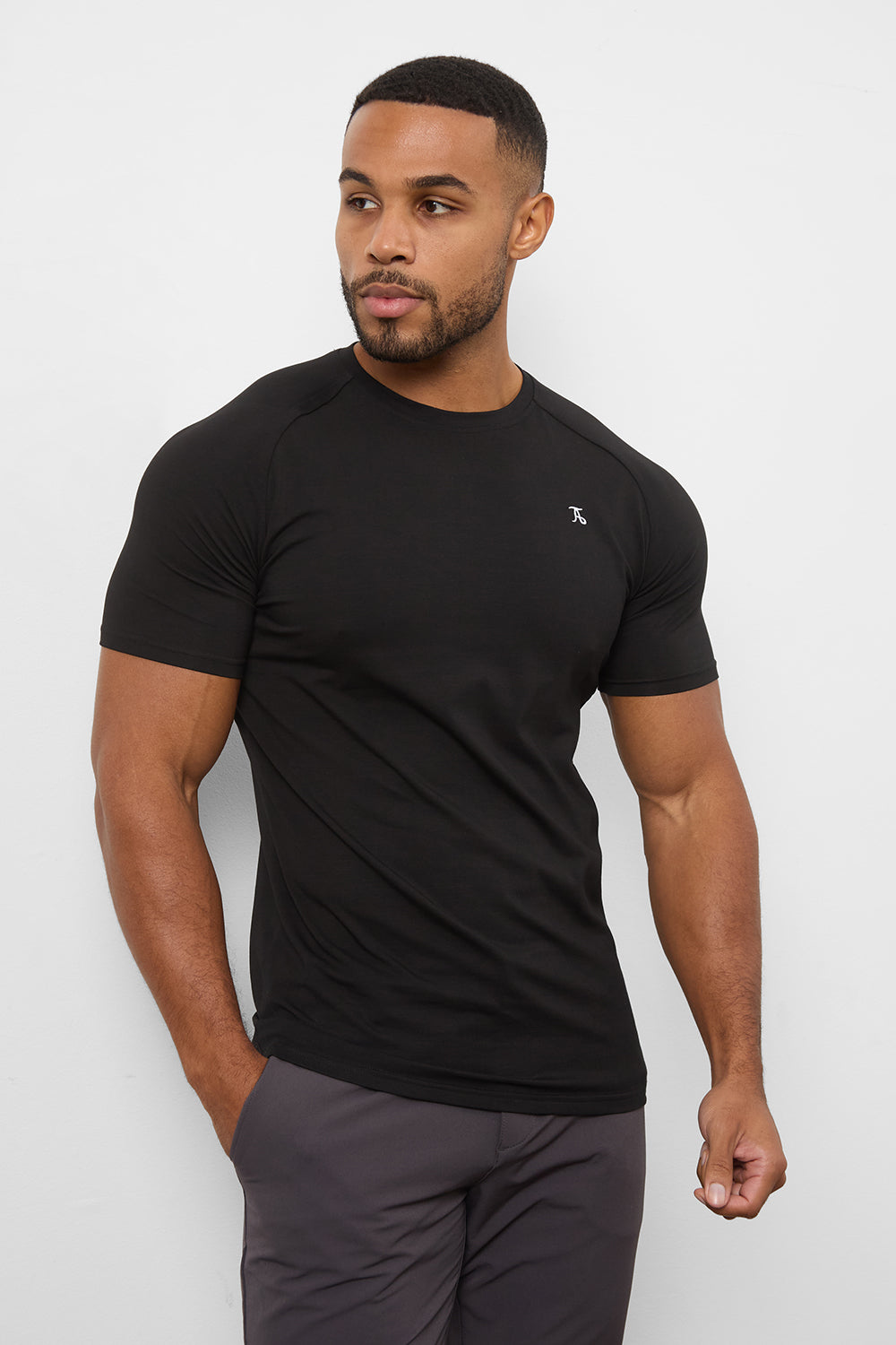 Premium Muscle Fit T-Shirt in Black - TAILORED ATHLETE - ROW