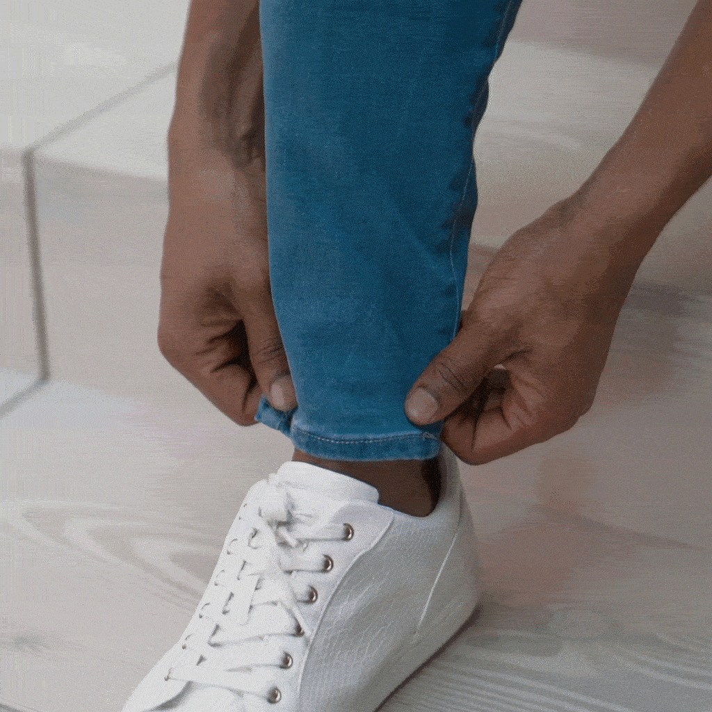Animated gif showing the flexible stretch of denim fabric in muscle-fit jeans for comfort