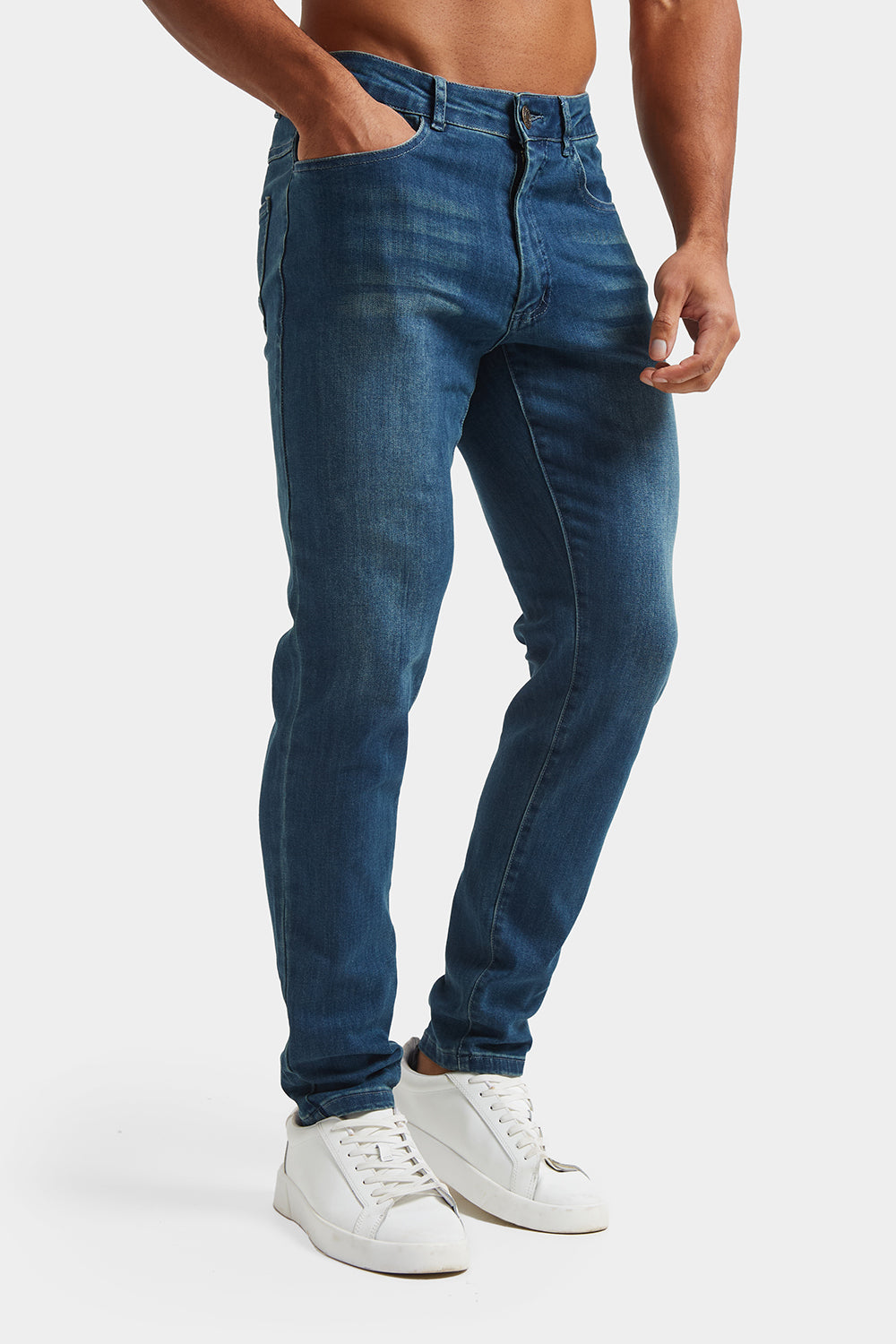 Muscle Fit Jeans in Mid Blue