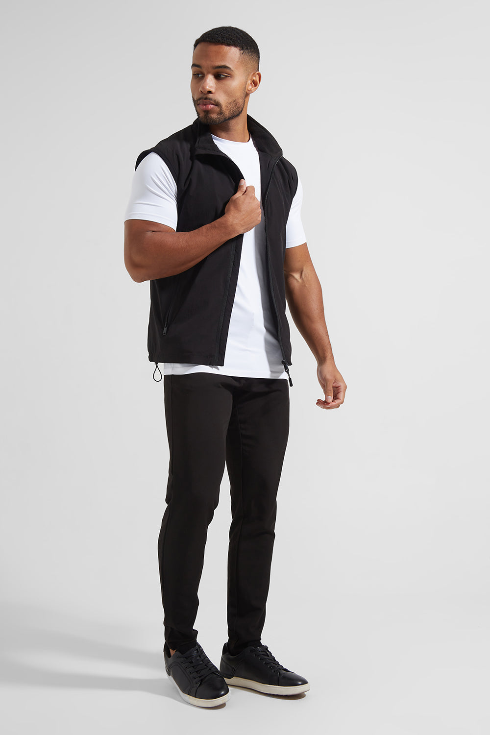 Performance Gilet in Black - TAILORED ATHLETE - ROW